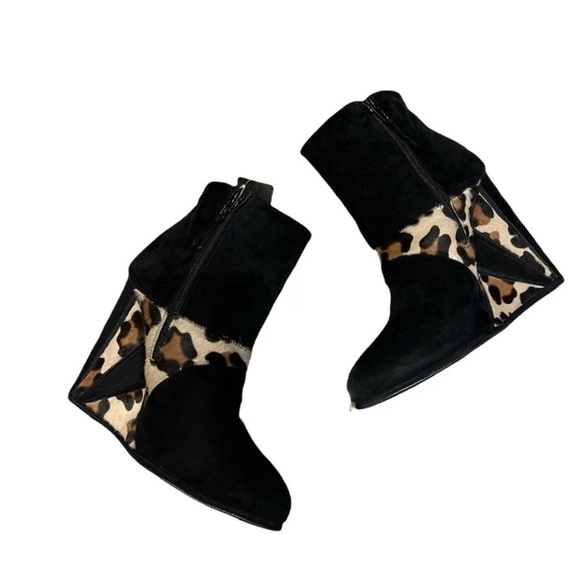 Gorgeous STUART WEITZMAN "Partnership" Black/Leopard Wedge Runway Boots size 7 - Picture 4 of 8